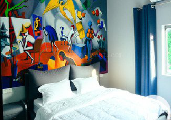 甘孜对于酒店的墙体彩绘而言更注重哪些方面？